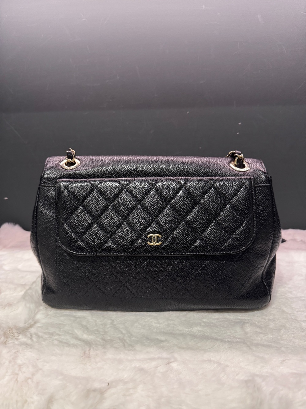 #8 Chanel Messenger Bag Black